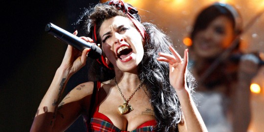 British singer Amy Winehouse performs at the Brit Awards at Earls Court in London February 20, 2008.     REUTERS/Alessia Pierdomenico  (BRITAIN)